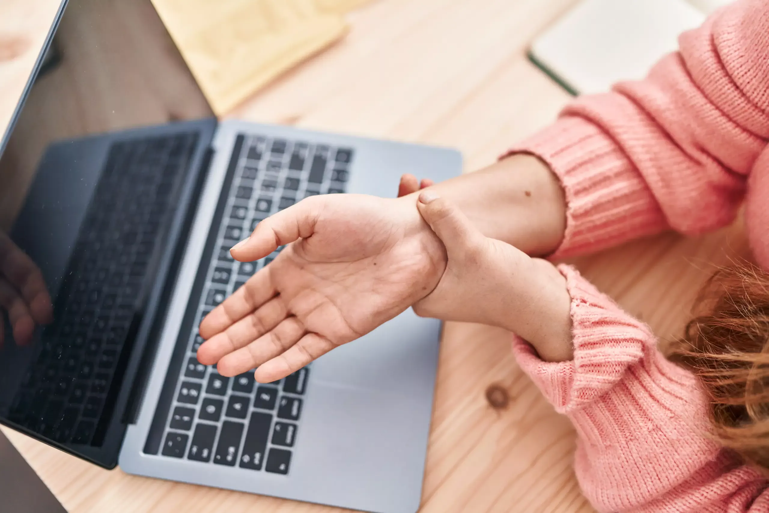 Is it Carpal Tunnel? 6 Warning Signs Behind Nighttime Hand Numbness